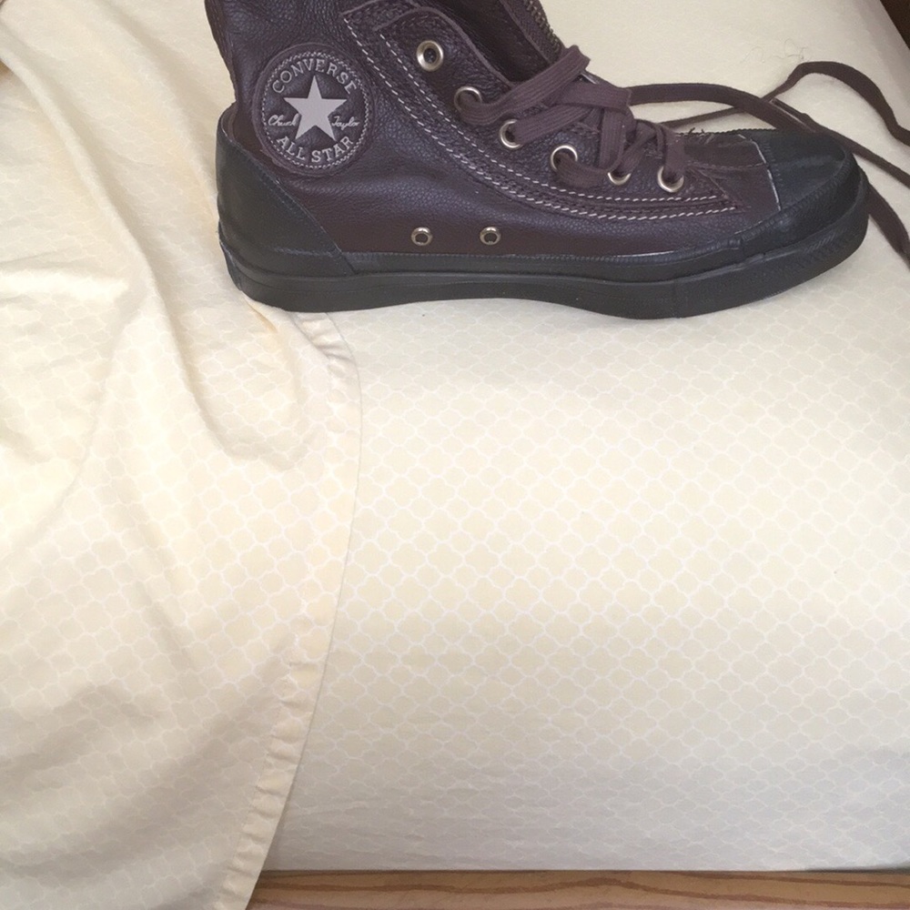 Converse  winter boot Never worn size 5 in men